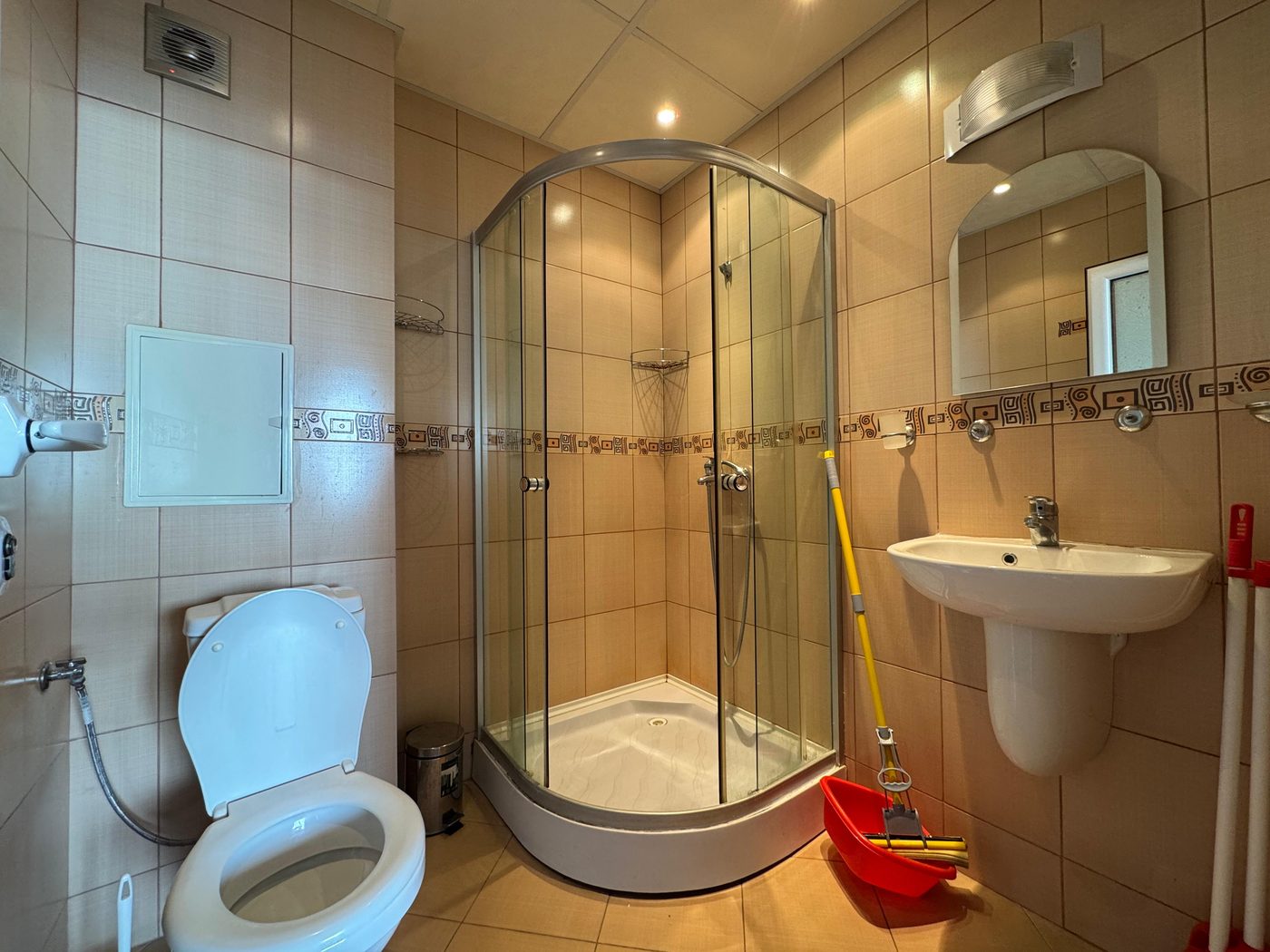 Flur und Badbereich – Apartment Sonnenstrand