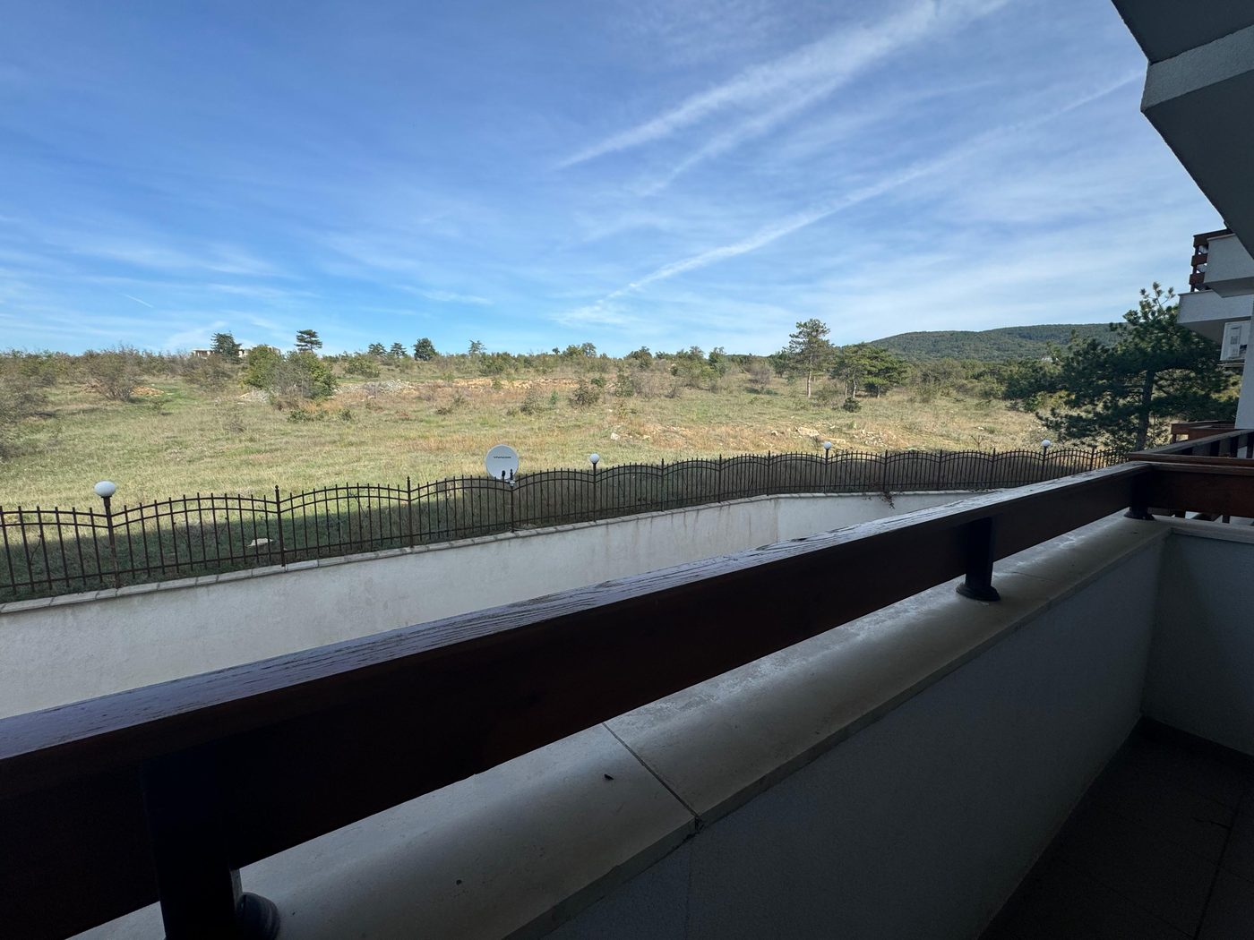 Wohnung A.201 Gardenia Hills – Balkon mit Waldblick