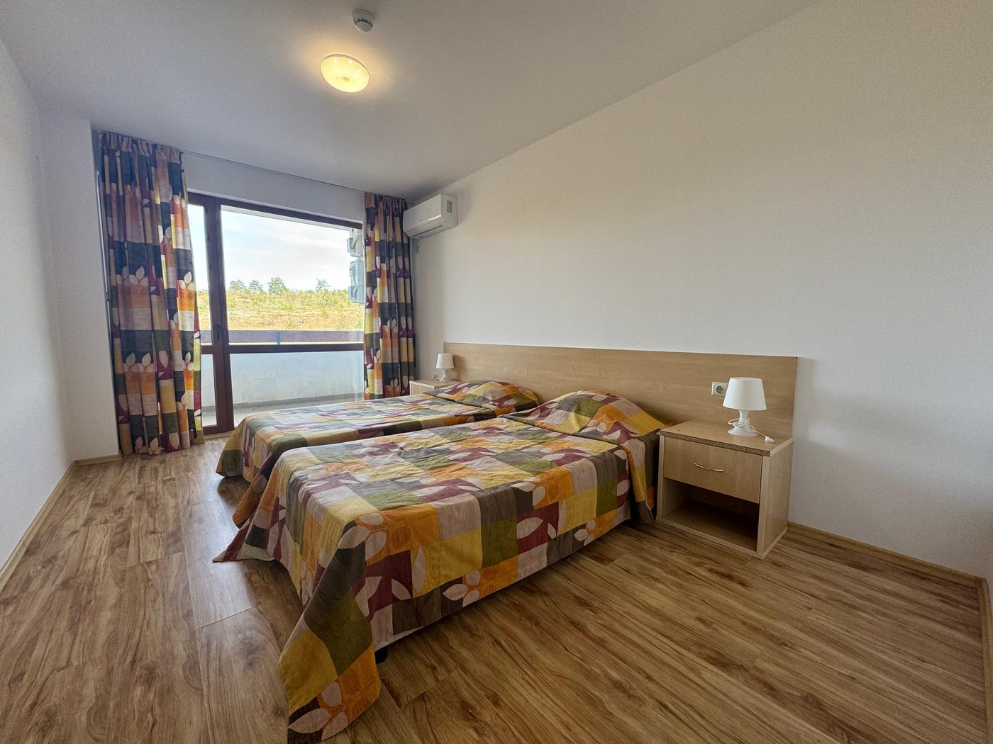 Wohnung A.201 – Schlafzimmer mit Balkonzugang