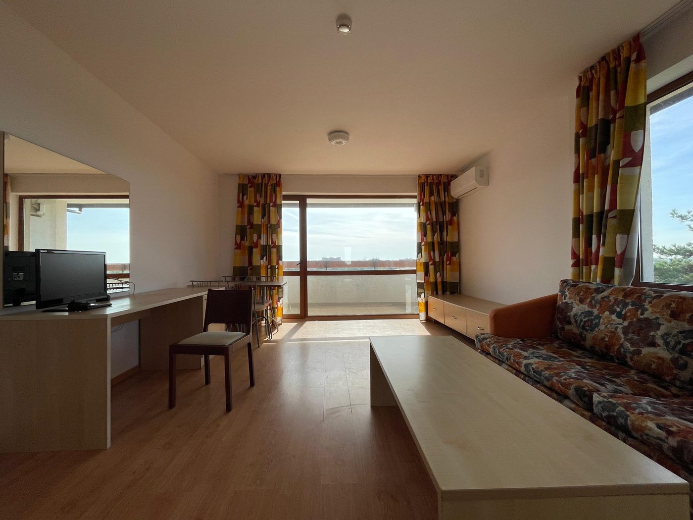 3-Zimmer-Wohnung A.204 – Wohnzimmer mit Balkonzugang