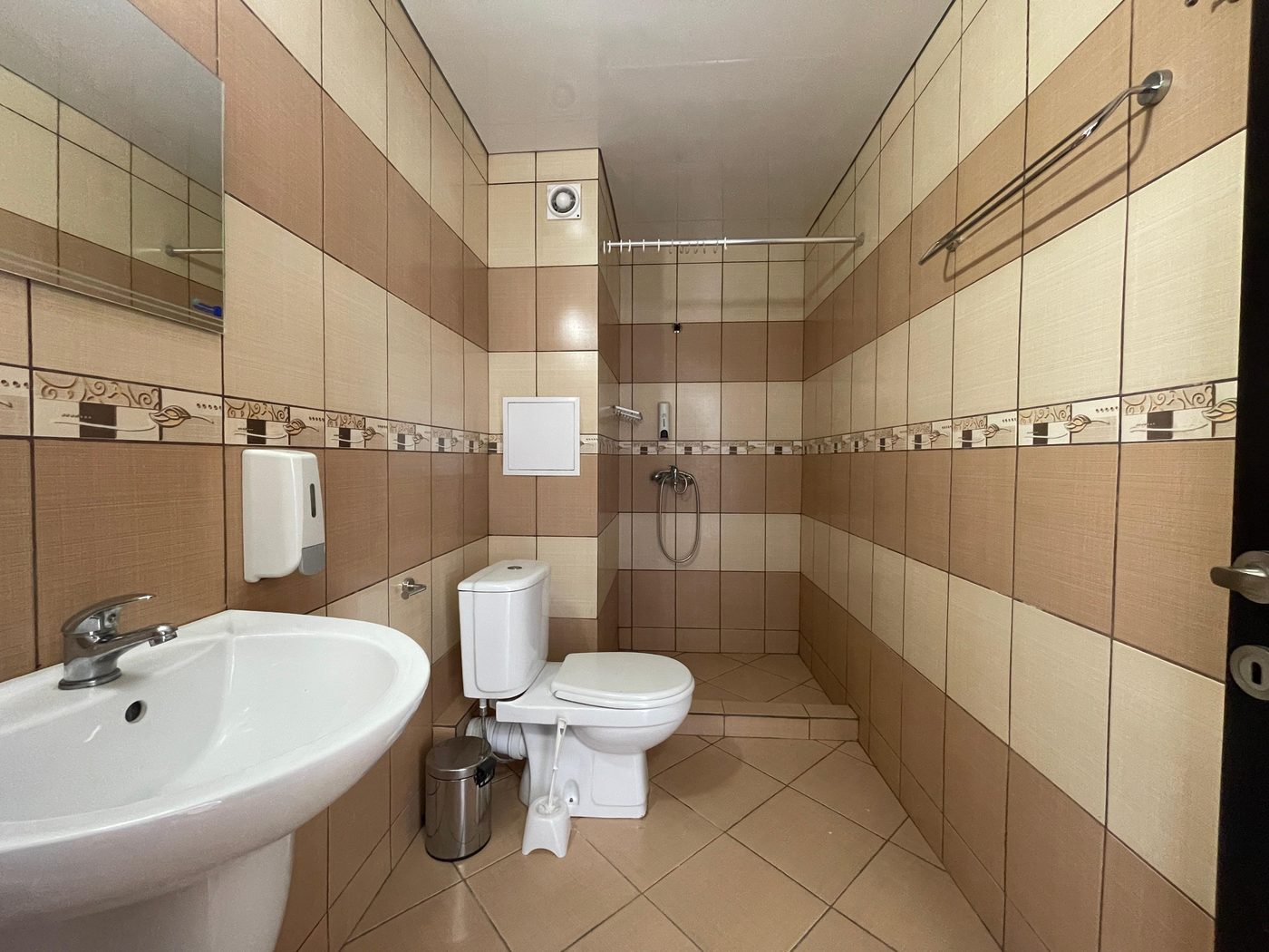 Studio H.202 – Badezimmer mit Dusche