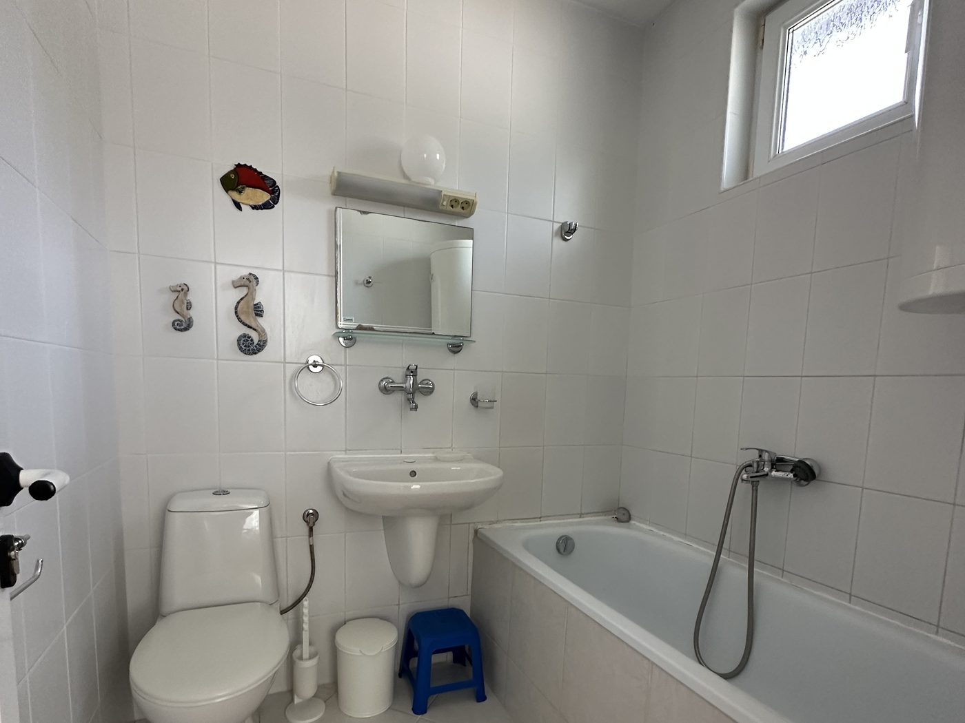 Zweites Badezimmer mit Dusche – Haus Burgas